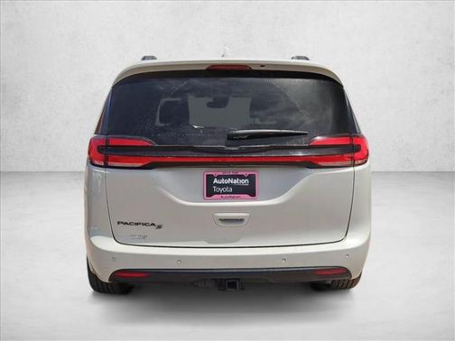 Luxury White Pearlcoat 2021 Chrysler Pacifica Touring