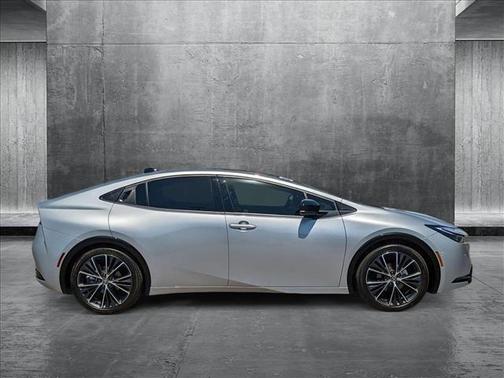 2025 Toyota Prius XLE