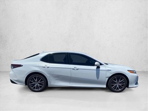 Wind Chill Pearl 2021 Toyota Camry Hybrid XLE