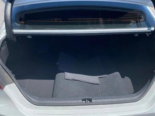 Wind Chill Pearl 2021 Toyota Camry Hybrid XLE