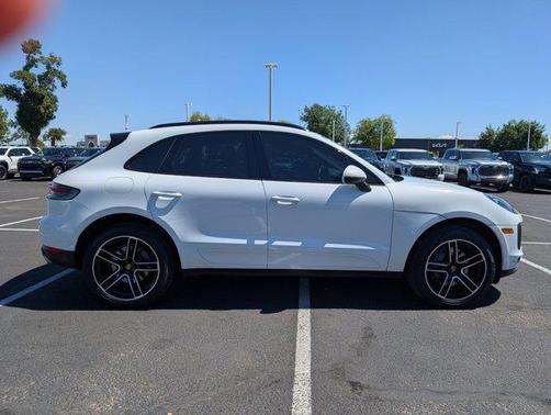 Carrara White Metallic 2020 Porsche Macan Macan