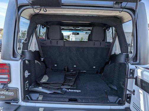 Bright White Clearcoat 2017 Jeep Wrangler Unlimited Sport