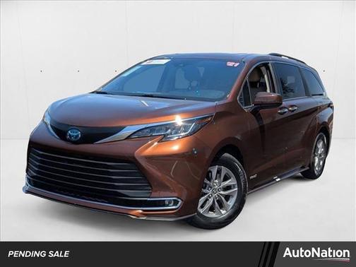 2021 Toyota Sienna XLE 8 Passenger