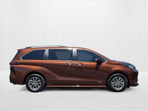 2021 Toyota Sienna XLE 8 Passenger