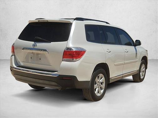 Blizzard Pearl 2013 Toyota Highlander SE