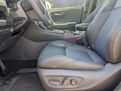 2025 Toyota RAV4 Hybrid SE