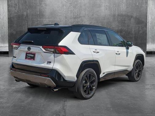 2025 Toyota RAV4 Hybrid SE