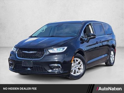 Brilliant Black Crystal Pearlcoat 2023 Chrysler Pacifica Touring L