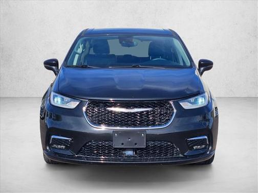 Brilliant Black Crystal Pearlcoat 2023 Chrysler Pacifica Touring L