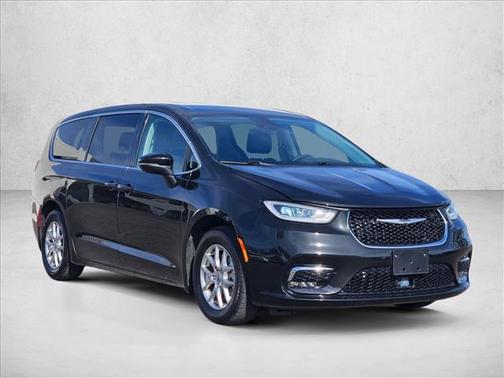 Brilliant Black Crystal Pearlcoat 2023 Chrysler Pacifica Touring L