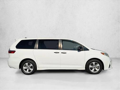 2020 Toyota Sienna SE