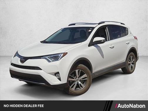 Super White 2018 Toyota RAV4 XLE