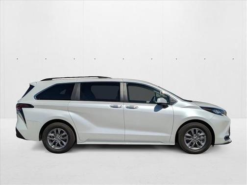 2023 Toyota Sienna XLE 7 Passenger