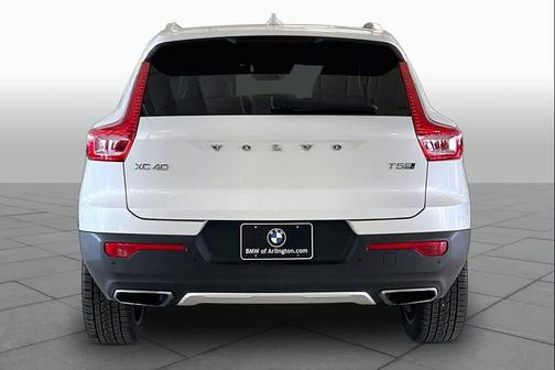 Crystal White Metallic 2019 Volvo XC40 T5 Inscription