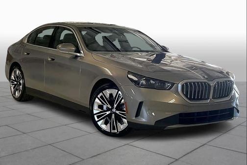 Oxide Grey Metallic 2026 BMW 530 530i