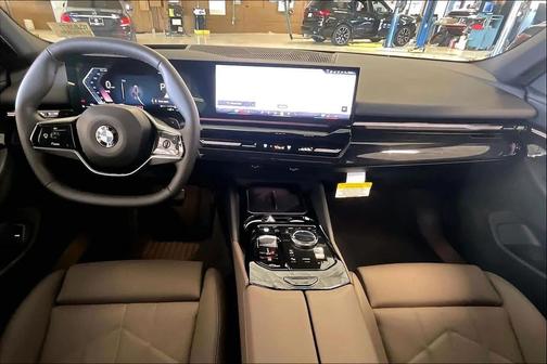 Oxide Grey Metallic 2026 BMW 530 530i