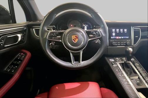 Volcano Grey Metallic 2017 Porsche Macan Macan
