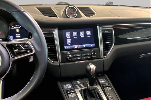 Volcano Grey Metallic 2017 Porsche Macan Macan