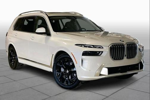 Mineral White Metallic 2026 BMW X7 xDrive40i