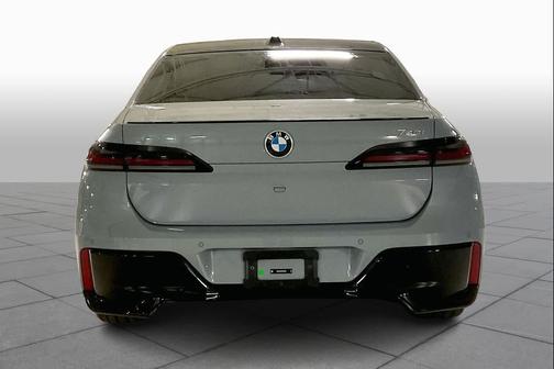 2024 BMW 740 i