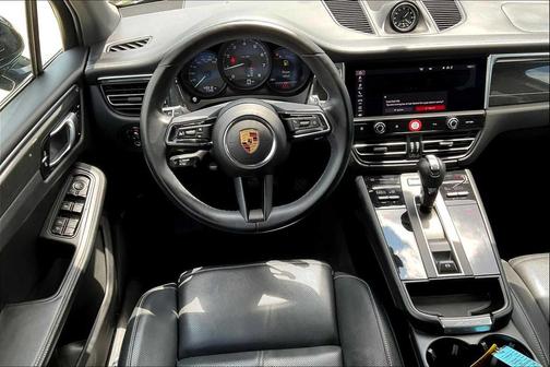2022 Porsche Macan 