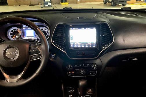 2019 Jeep Cherokee Overland