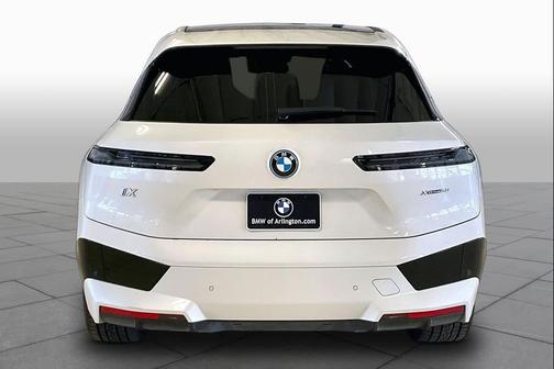 Mineral White Metallic 2024 BMW iX xDrive50