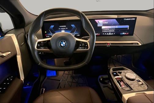 Mineral White Metallic 2024 BMW iX xDrive50