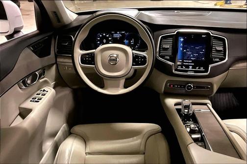 2022 Volvo XC90 Recharge Plug-In Hybrid T8 Inscription 6 Passenger