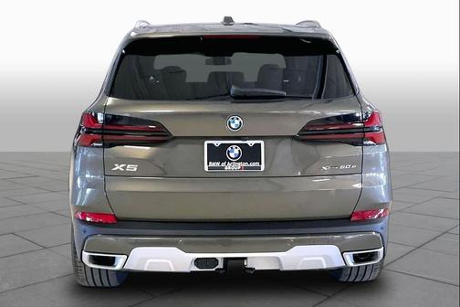 Manhattan Green Metallic 2026 BMW X5 PHEV xDrive50e