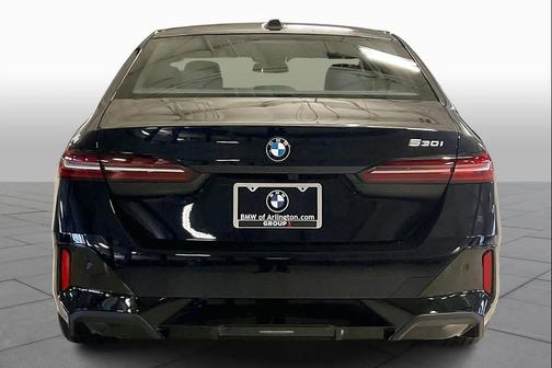Carbon Black Metallic 2026 BMW 530 530i