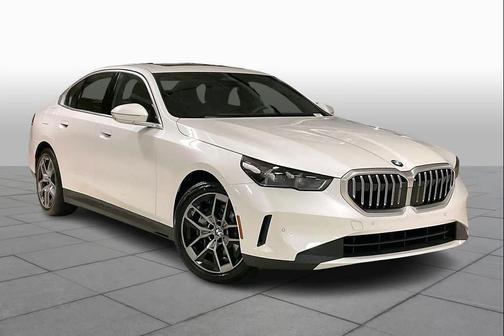Mineral White Metallic 2026 BMW 540 xDrive