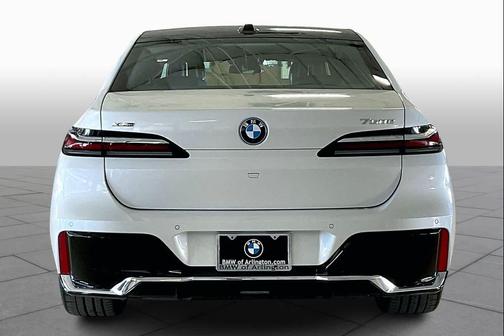 2025 BMW 750e i xDrive