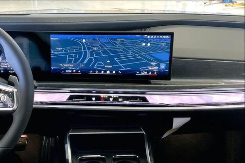 2025 BMW 750e i xDrive