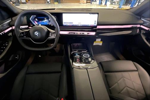Black Sapphire Metallic 2026 BMW i5 xDrive40