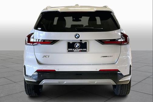 Mineral White Metallic 2026 BMW X1 xDrive28i