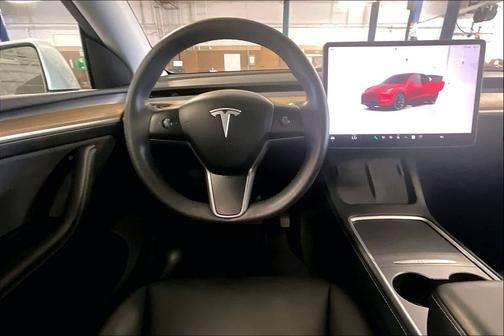 Pearl White Multi-Coat 2023 Tesla Model Y