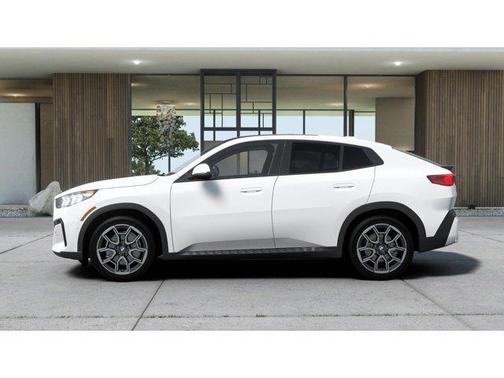 Alpine White 2026 BMW X2 xDrive28i
