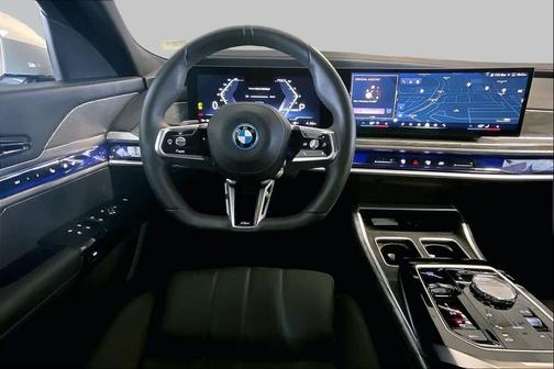 Mineral White Metallic 2025 BMW i7 xDrive60