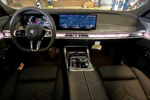 2026 BMW 750e i xDrive