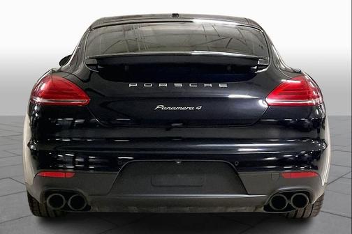 2015 Porsche Panamera 4