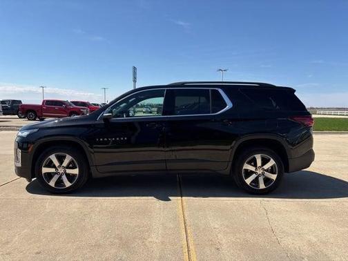 Mosaic Black Metallic 2023 Chevrolet Traverse LT Leather