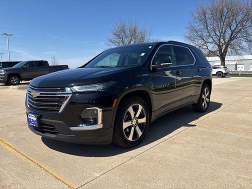 Mosaic Black Metallic 2023 Chevrolet Traverse LT Leather
