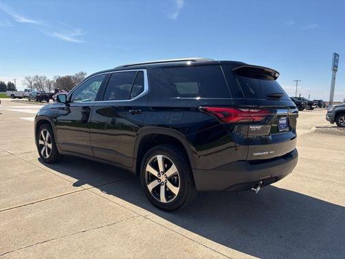 Mosaic Black Metallic 2023 Chevrolet Traverse LT Leather