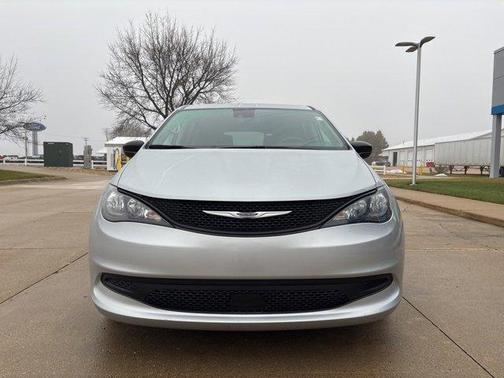 2024 Chrysler Voyager LX