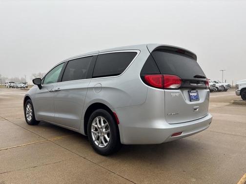2024 Chrysler Voyager LX