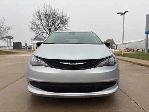 2024 Chrysler Voyager LX