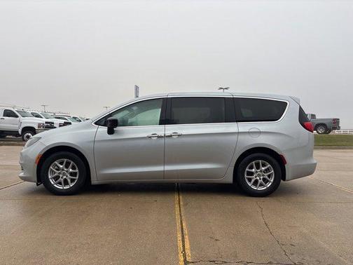 2024 Chrysler Voyager LX