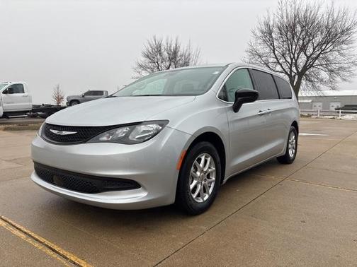 2024 Chrysler Voyager LX