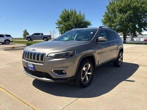 Beige 2019 Jeep Cherokee Limited